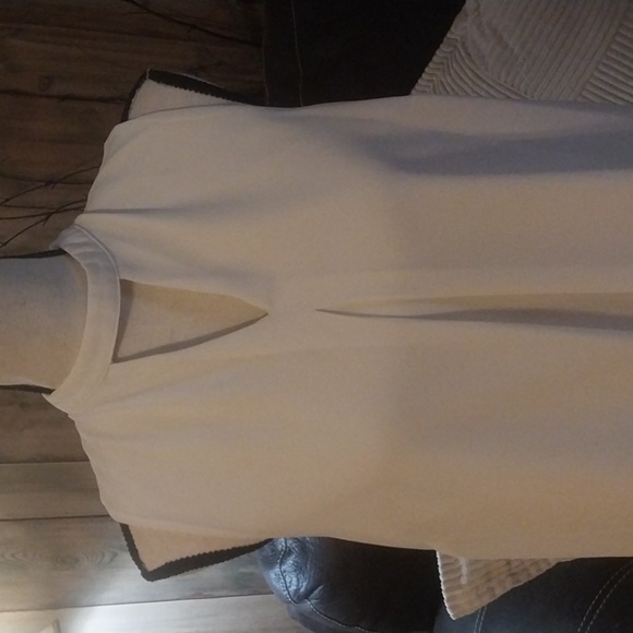 Monteau Key Hole Silky Lined Shell Top Ivory Sleeveless Blouse Size L - Picture 2 of 8